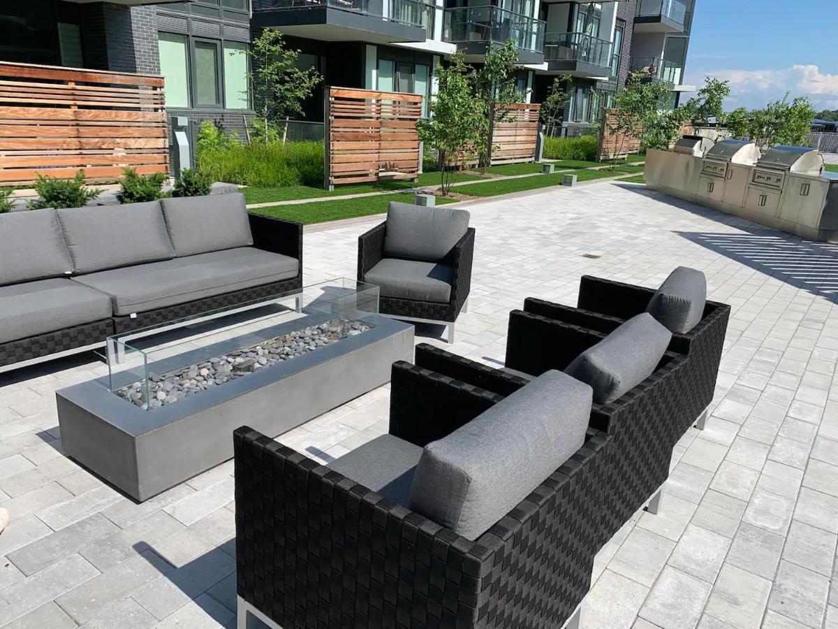 Pet Friendly Condos At Friday Harbour Innisfil Buitenkant foto