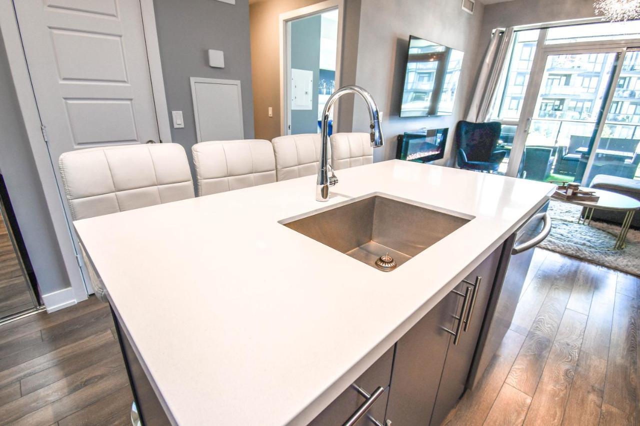 Pet Friendly Condos At Friday Harbour Innisfil Buitenkant foto