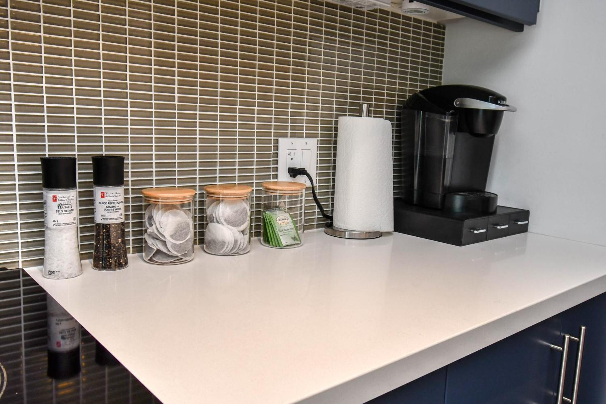 Pet Friendly Condos At Friday Harbour Innisfil Buitenkant foto