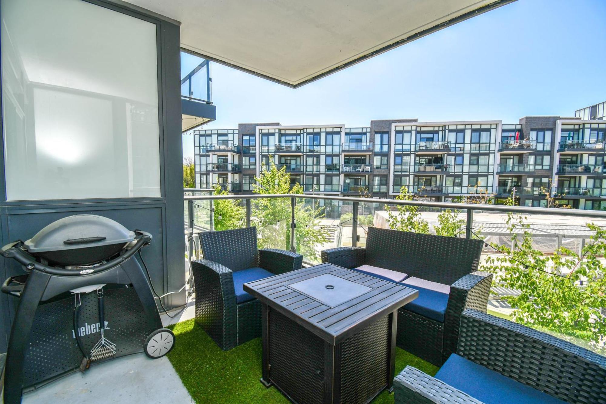 Pet Friendly Condos At Friday Harbour Innisfil Buitenkant foto