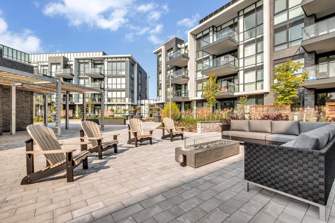 Pet Friendly Condos At Friday Harbour Innisfil Buitenkant foto
